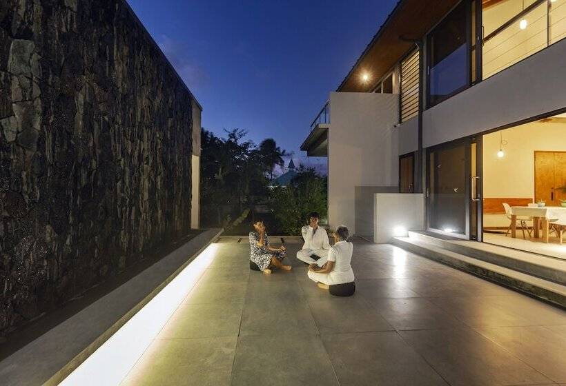 هتل Sol Sanctum Boutique Wellness