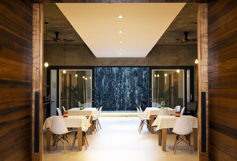 هتل Sol Sanctum Boutique Wellness