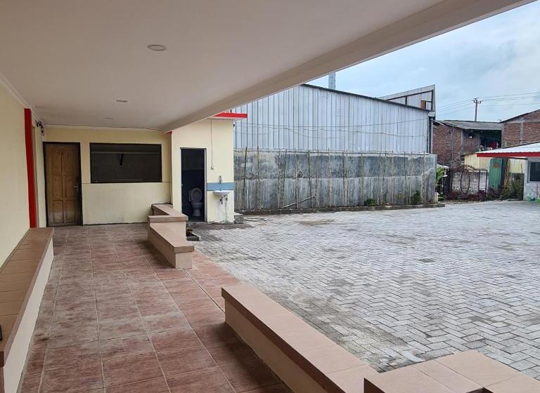 فندق صغير Reddoorz Near Tugu Muda Semarang