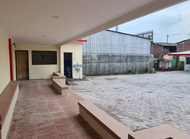 Retkeilymaja Reddoorz Near Tugu Muda Semarang