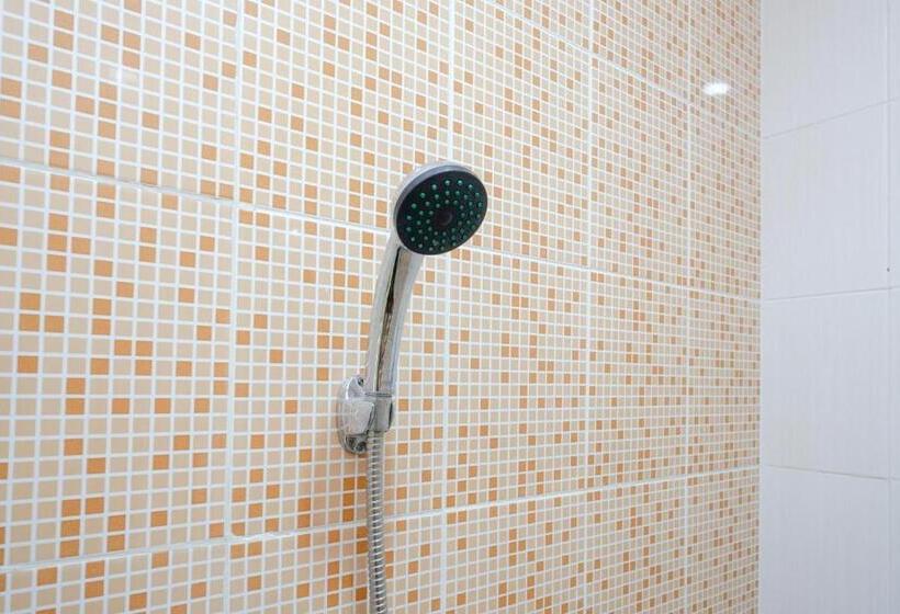 فندق صغير Reddoorz Near Tugu Muda Semarang