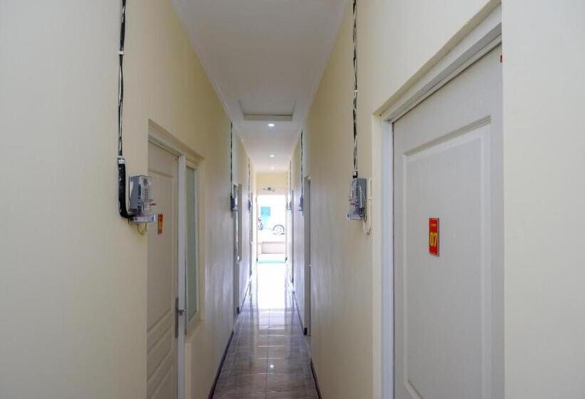 فندق صغير Reddoorz Near Tugu Muda Semarang