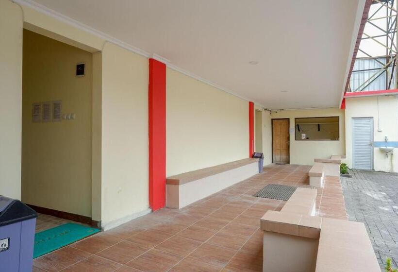 فندق صغير Reddoorz Near Tugu Muda Semarang