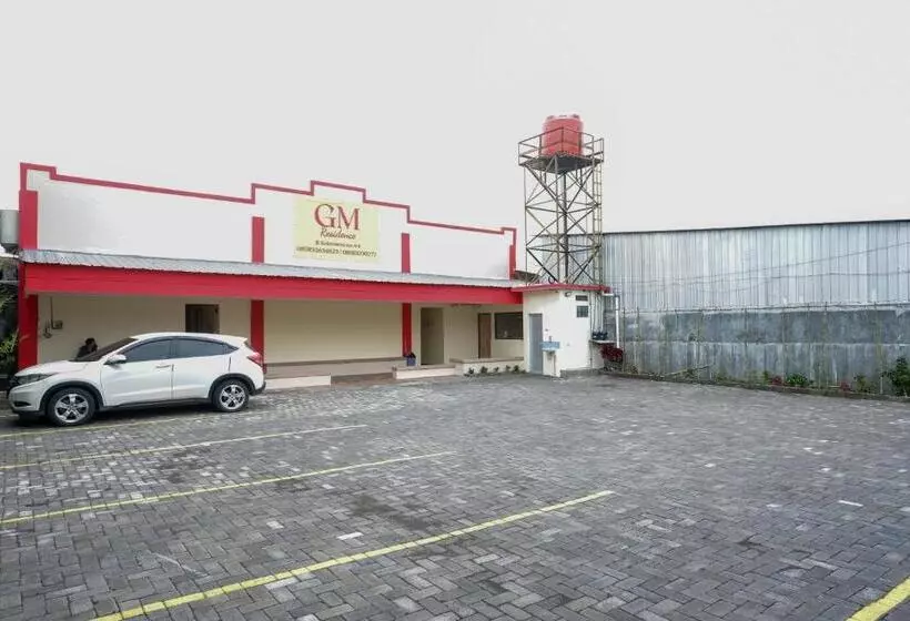 Retkeilymaja Reddoorz Near Tugu Muda Semarang