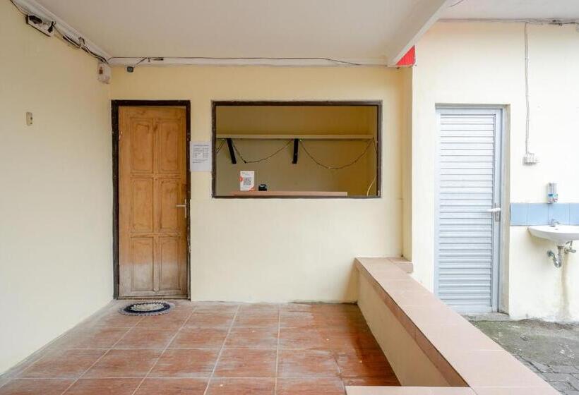 فندق صغير Reddoorz Near Tugu Muda Semarang