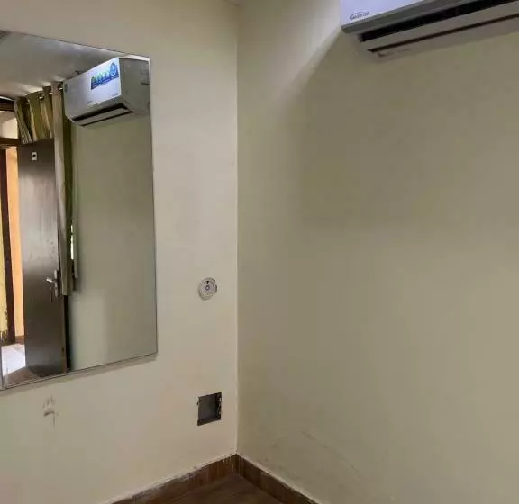 ホテル Abhishek