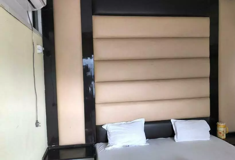 ホテル Abhishek