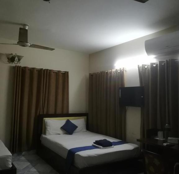 هتل کپسول Maple Crest Service Apartment