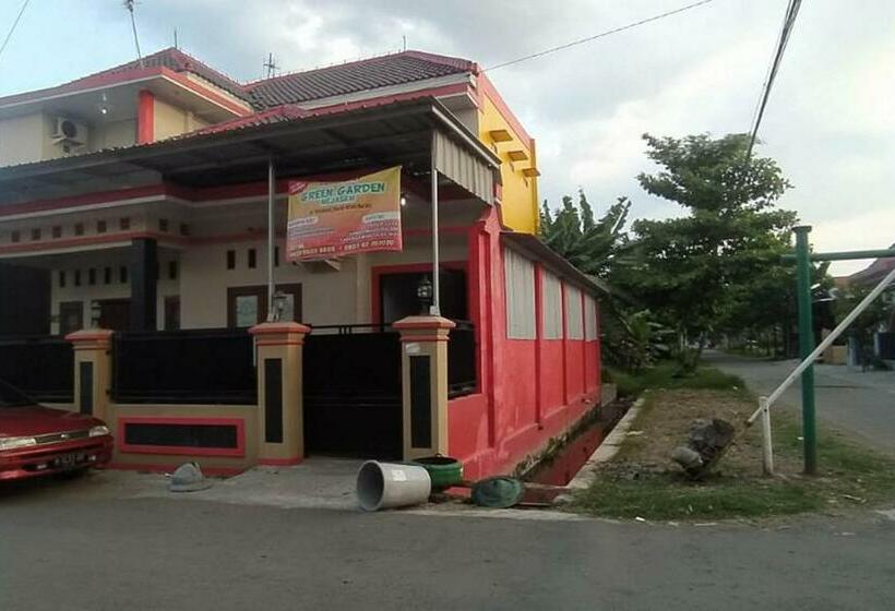 בית מלון כפרי Green Garden Residence Tegal Redpartner