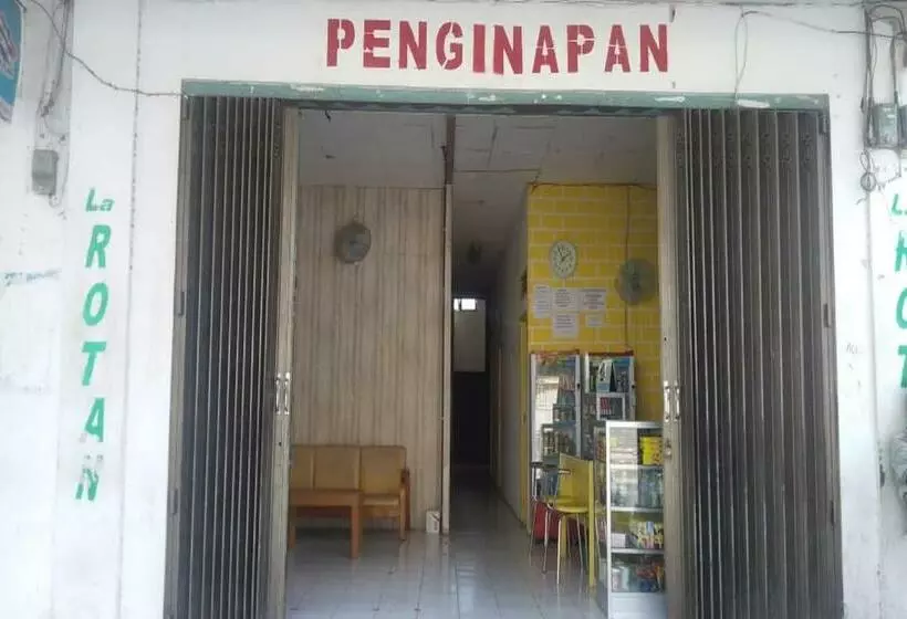 ペンション Penginapan Rotan Master
