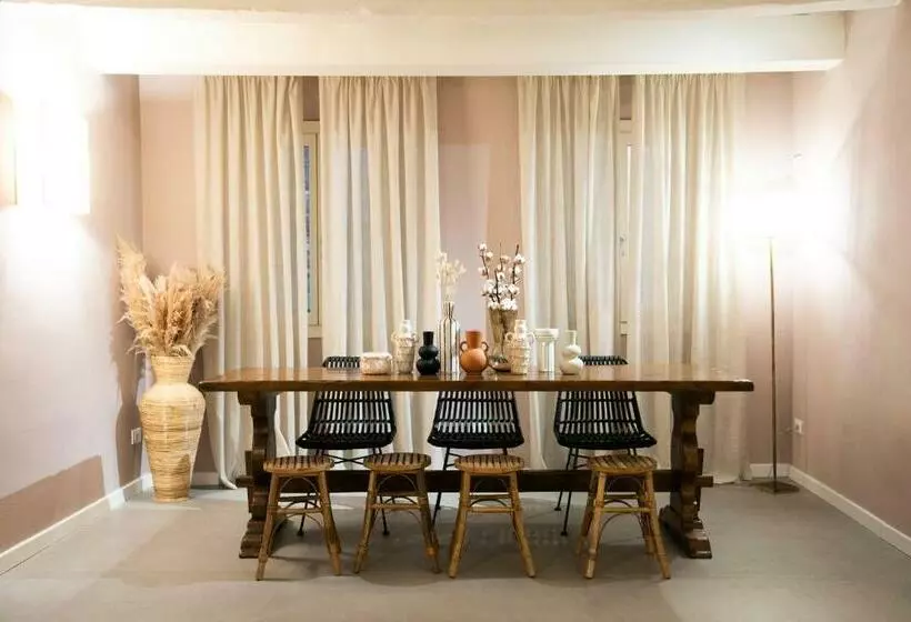 تختخواب و صبحانه Lunaria Suites   Fyodor Dostoyevsky S House