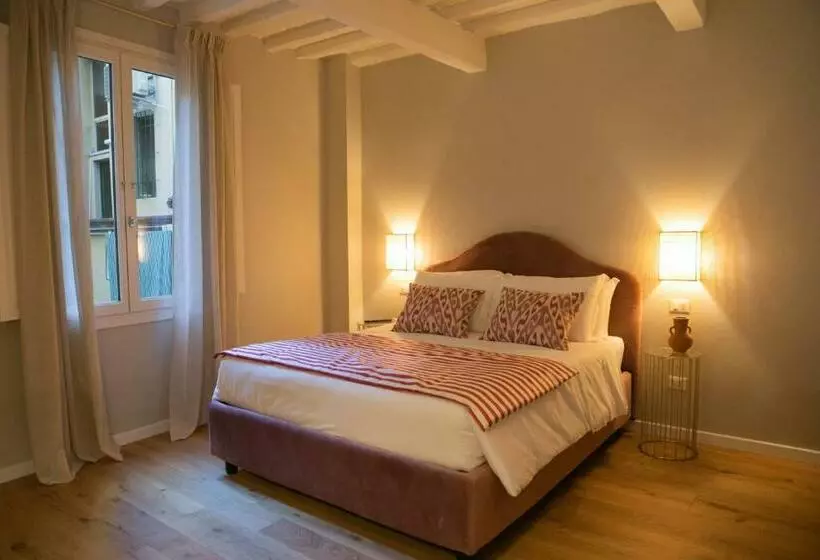 تختخواب و صبحانه Lunaria Suites   Fyodor Dostoyevsky S House