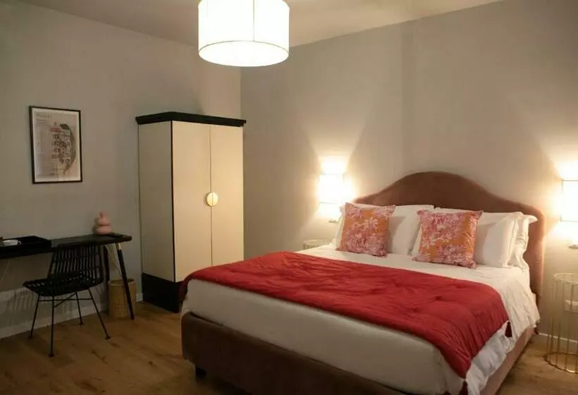 تختخواب و صبحانه Lunaria Suites   Fyodor Dostoyevsky S House