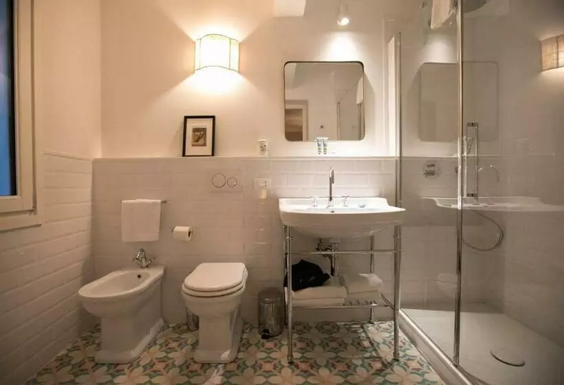 تختخواب و صبحانه Lunaria Suites   Fyodor Dostoyevsky S House