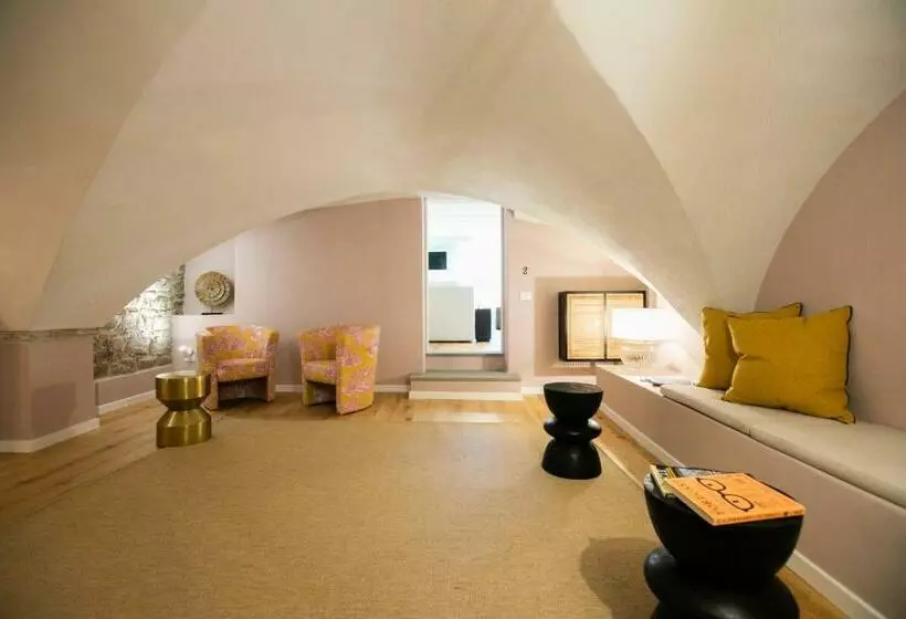 تختخواب و صبحانه Lunaria Suites   Fyodor Dostoyevsky S House