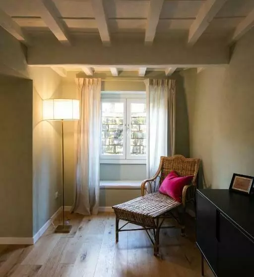 تختخواب و صبحانه Lunaria Suites   Fyodor Dostoyevsky S House