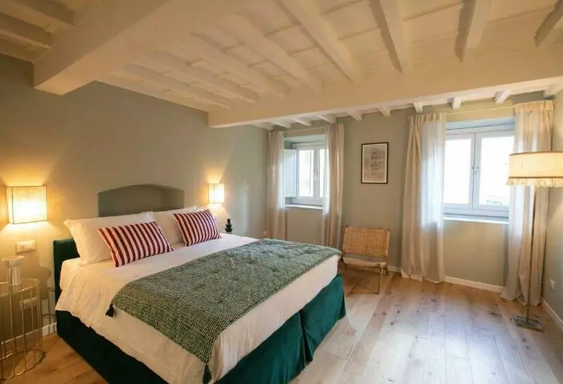 تختخواب و صبحانه Lunaria Suites   Fyodor Dostoyevsky S House