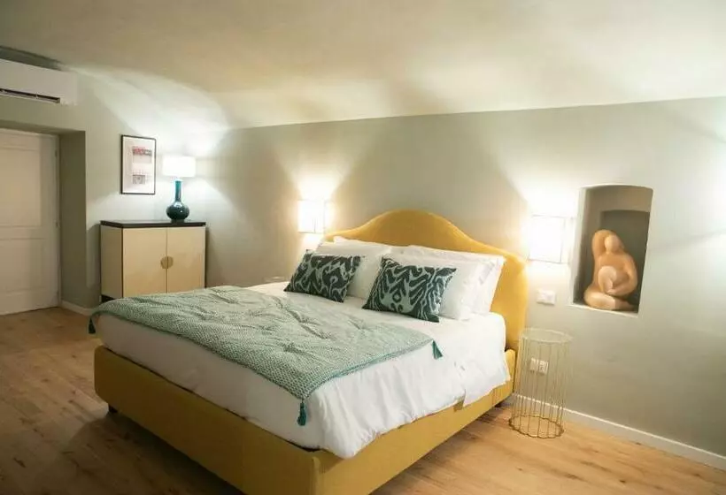 تختخواب و صبحانه Lunaria Suites   Fyodor Dostoyevsky S House