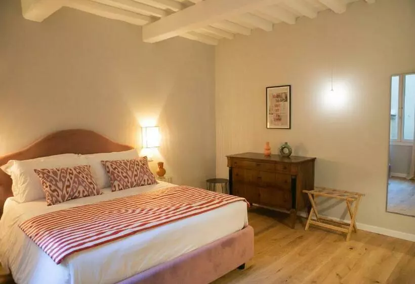 تختخواب و صبحانه Lunaria Suites   Fyodor Dostoyevsky S House