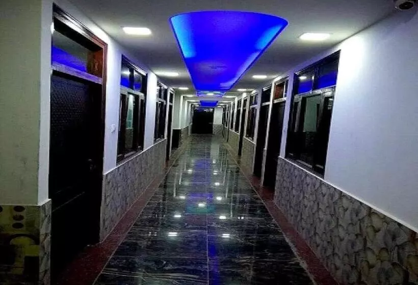 ホテル Pop 84708  Maa Tripura Residency