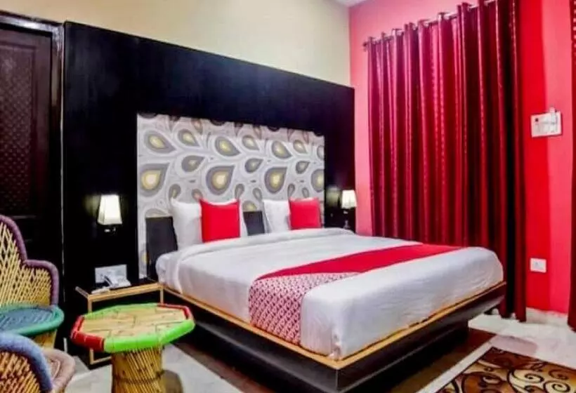 ホテル Pop 84708  Maa Tripura Residency