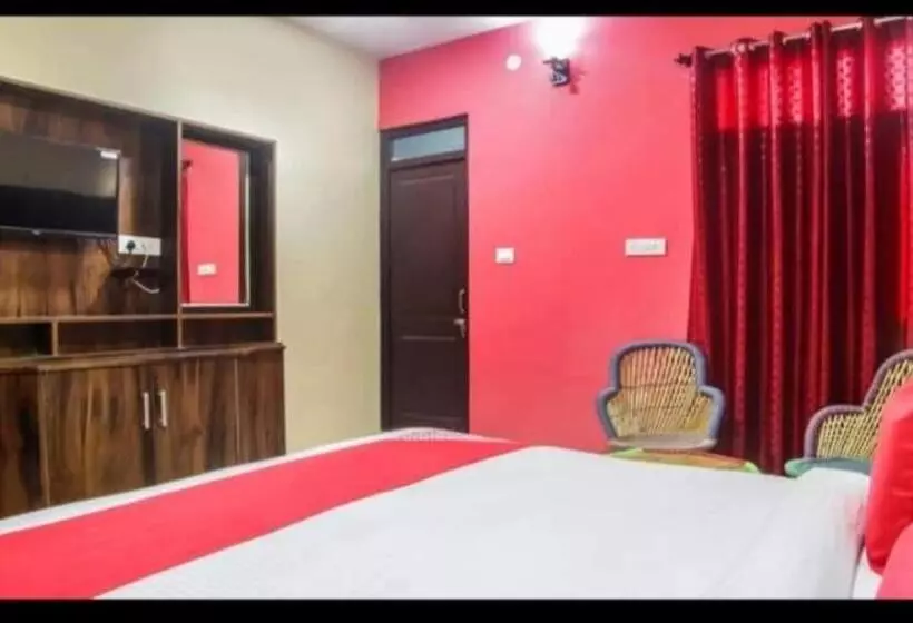 ホテル Pop 84708  Maa Tripura Residency