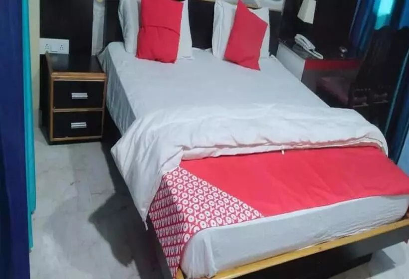 ホテル Pop 84708  Maa Tripura Residency