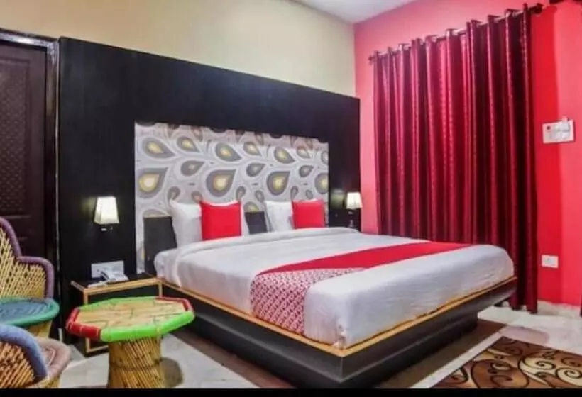 ホテル Pop 84708  Maa Tripura Residency