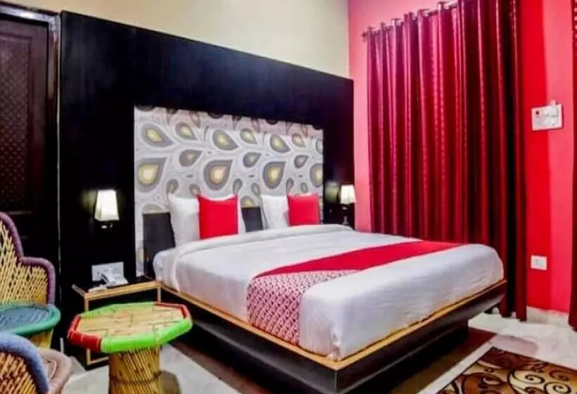 ホテル Pop 84708  Maa Tripura Residency