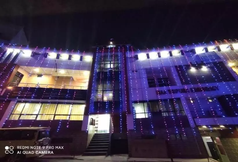 ホテル Pop 84708  Maa Tripura Residency