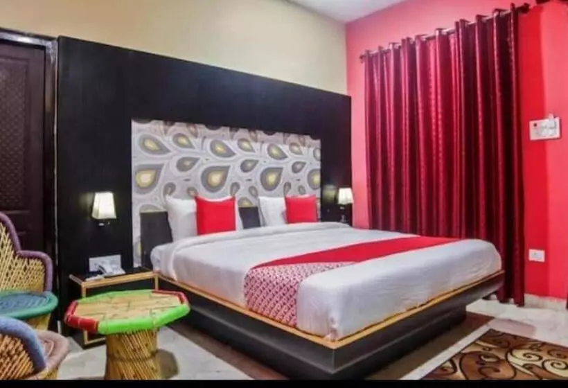 ホテル Pop 84708  Maa Tripura Residency