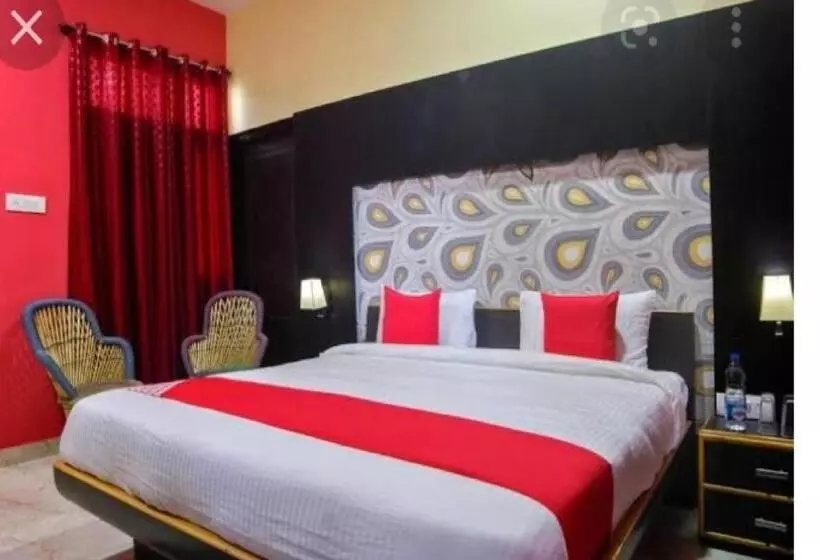 ホテル Pop 84708  Maa Tripura Residency
