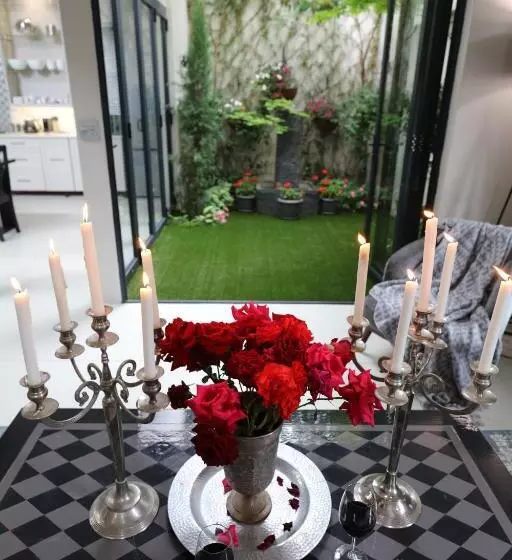 Majatalo Another World   Montagu