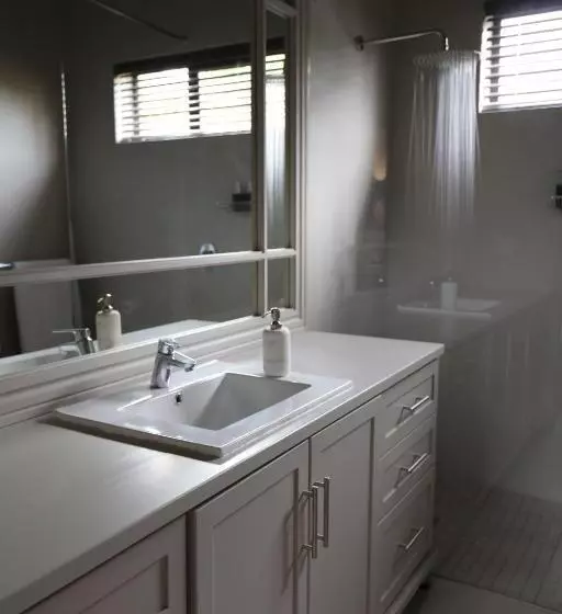 Majatalo Another World   Montagu