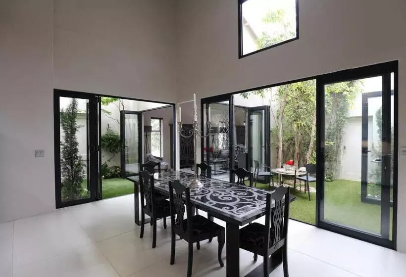 Majatalo Another World   Montagu