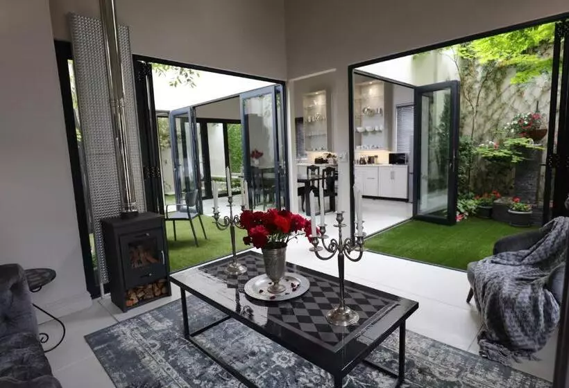 Majatalo Another World   Montagu