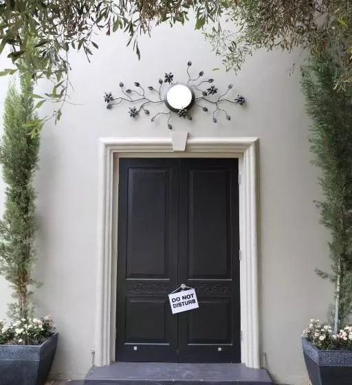 Majatalo Another World   Montagu