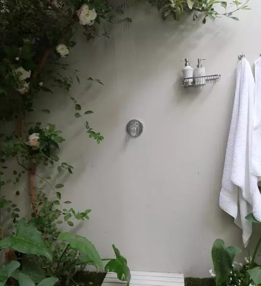 Majatalo Another World   Montagu