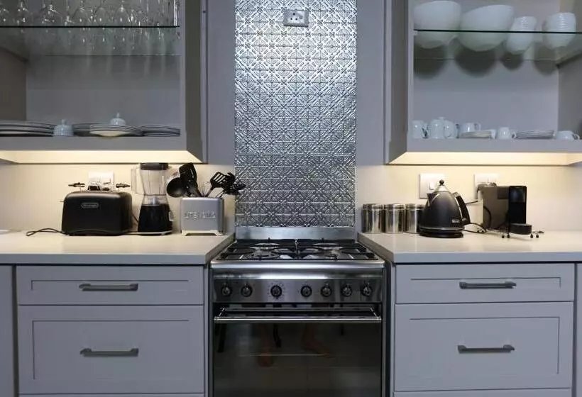 Majatalo Another World   Montagu