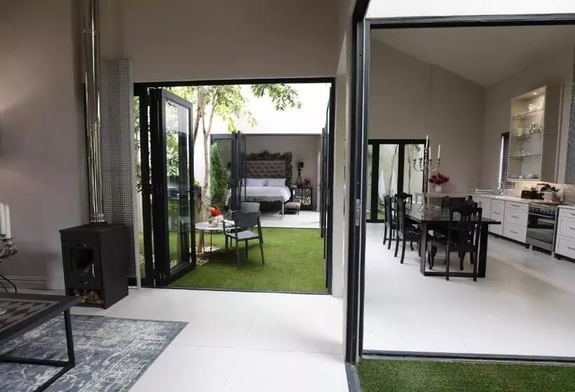 Majatalo Another World   Montagu