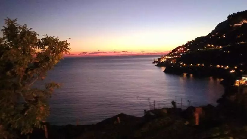 تختخواب و صبحانه Takeamalficoast Main House
