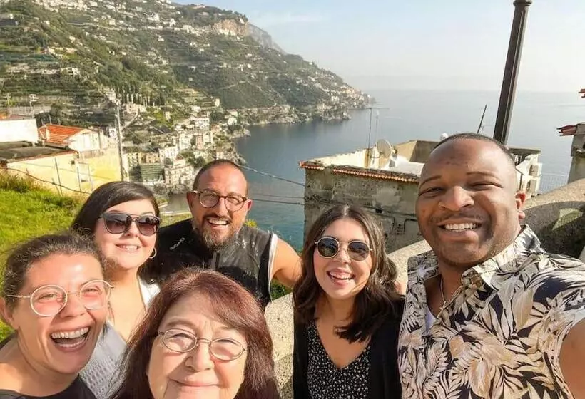 تختخواب و صبحانه Takeamalficoast Main House