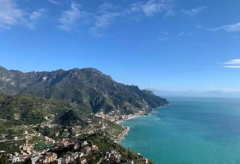 تختخواب و صبحانه Takeamalficoast Main House