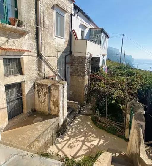 تختخواب و صبحانه Takeamalficoast Main House