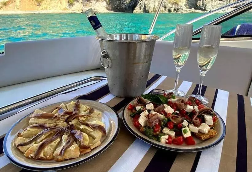تختخواب و صبحانه Takeamalficoast Main House