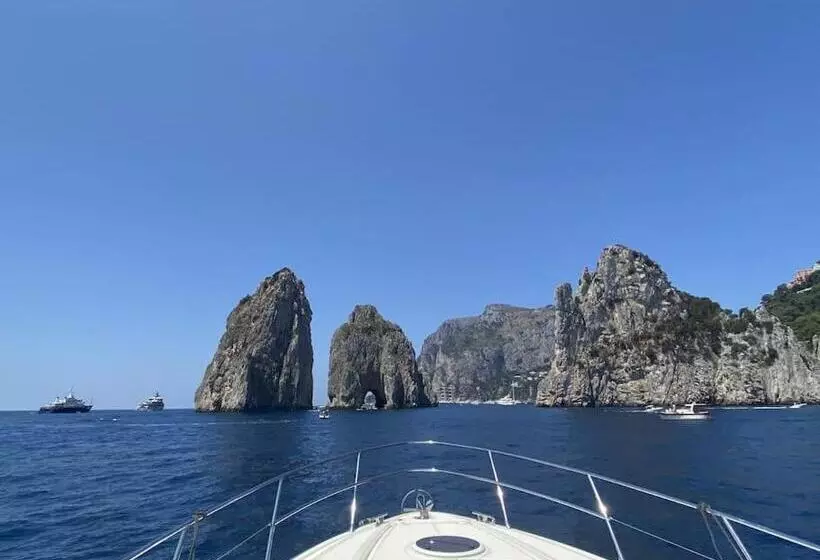 تختخواب و صبحانه Takeamalficoast Main House