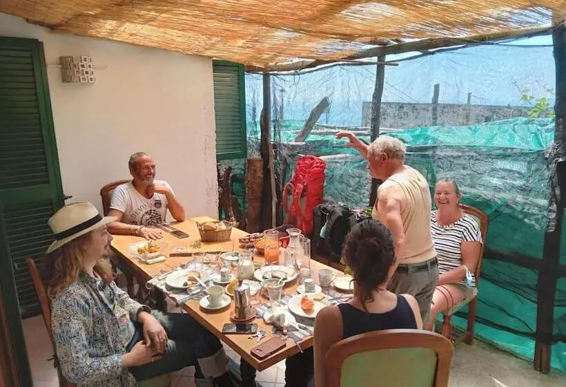 تختخواب و صبحانه Takeamalficoast Main House