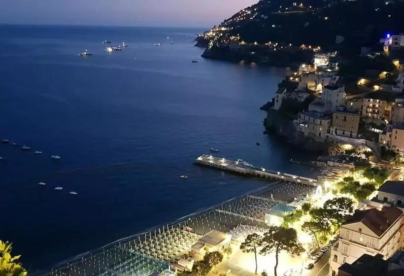 تختخواب و صبحانه Takeamalficoast Main House