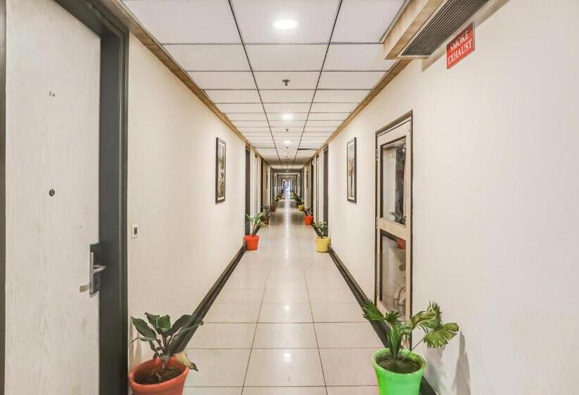 فندق Collection O Limewood Stay