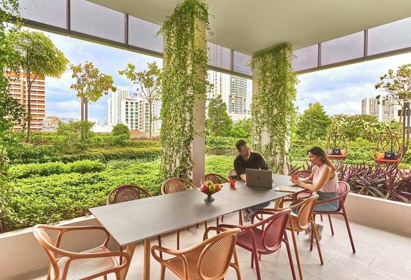 هتل Lyf Farrer Park Singapore